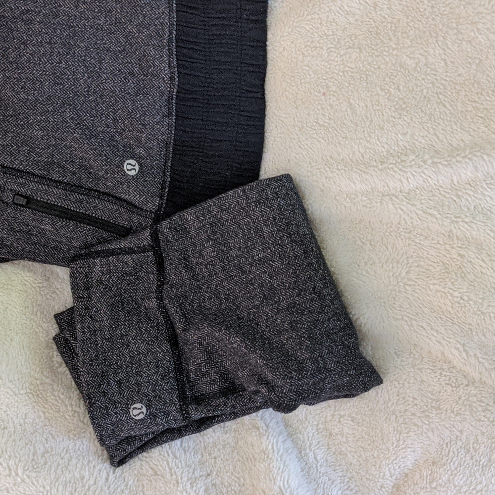 Lululemon leggings and hoodie